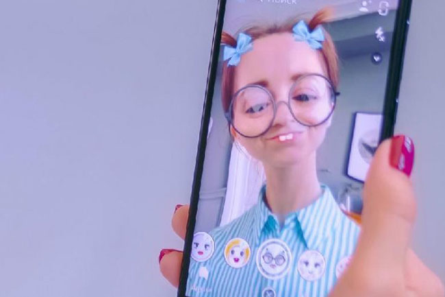 Facebook Switches to Spark AR in Face Filter